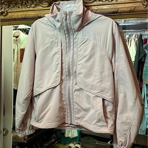 Lightweight Lululemon Wind breaker/ rain jacket size 6